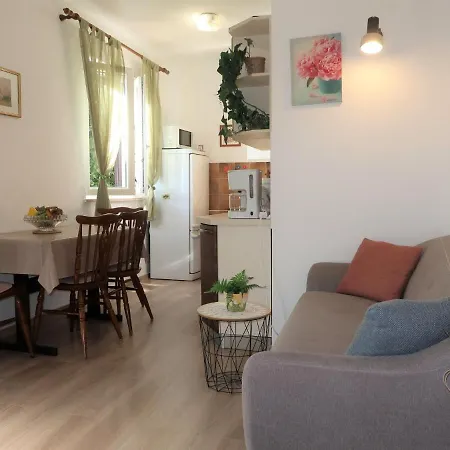 Neda - Rac134 By Interhome