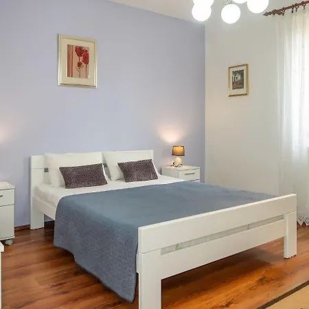 شقة Neda By Interhome